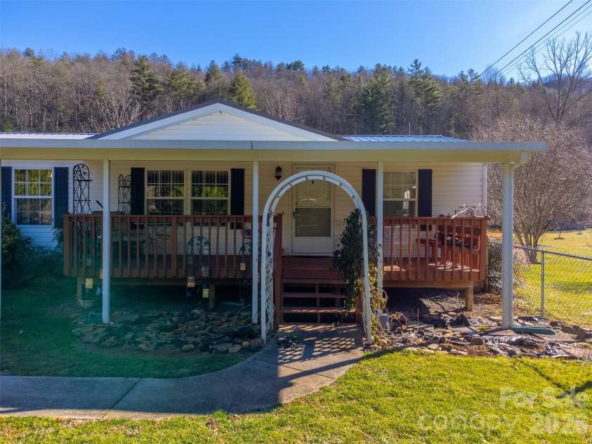 7581 Hwy 441 Highway, Sylva, NC 28779.  MLS# CAR4336341, YatesRealty ID 2682. 