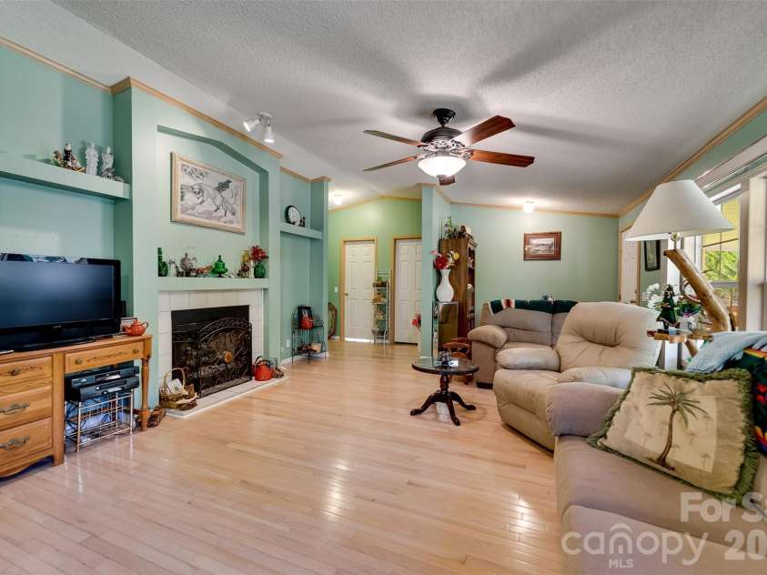 7581 Hwy 441 Highway, Sylva, NC 28779.  MLS# CAR4336341, YatesRealty ID 2682. 