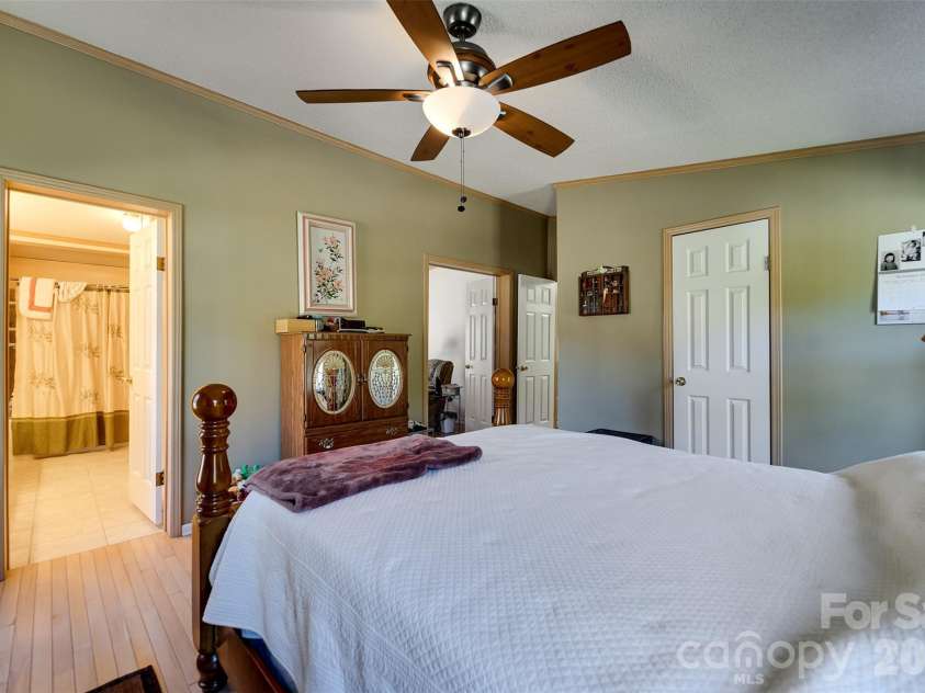 7581 Hwy 441 Highway, Sylva, NC 28779.  MLS# CAR4336341, YatesRealty ID 2682. 