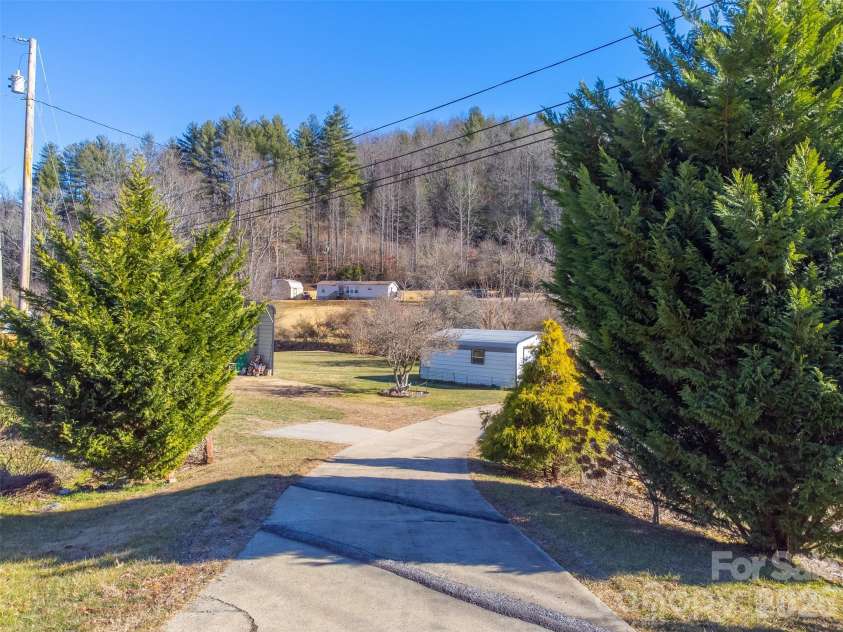 7581 Hwy 441 Highway, Sylva, NC 28779.  MLS# CAR4336341, YatesRealty ID 2682. 