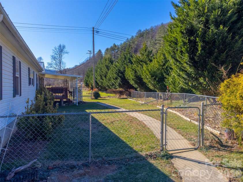 7581 Hwy 441 Highway, Sylva, NC 28779.  MLS# CAR4336341, YatesRealty ID 2682. 