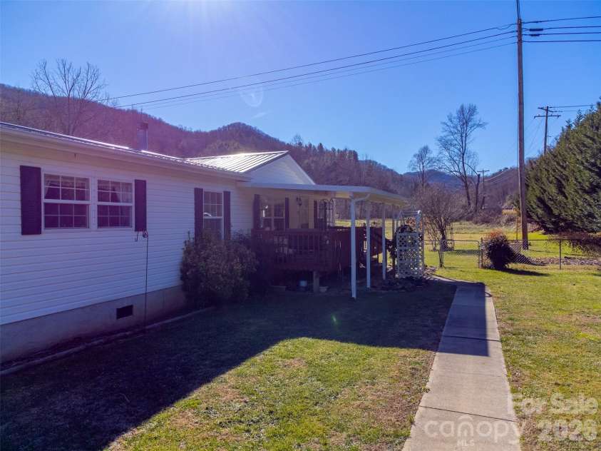7581 Hwy 441 Highway, Sylva, NC 28779.  MLS# CAR4336341, YatesRealty ID 2682. 