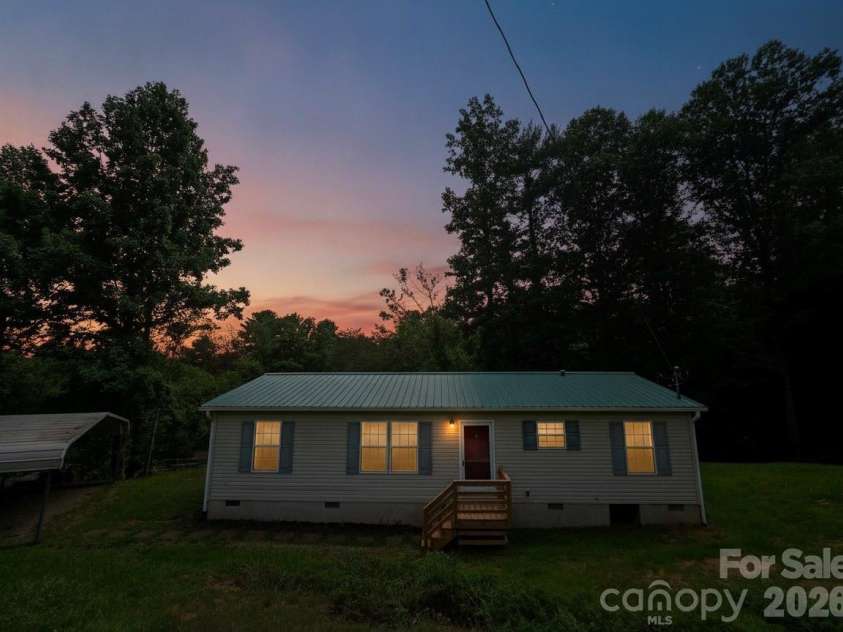 2094 Wilson Road, Asheville, NC 28806.  MLS# CAR4385974, YatesRealty ID 26822. 