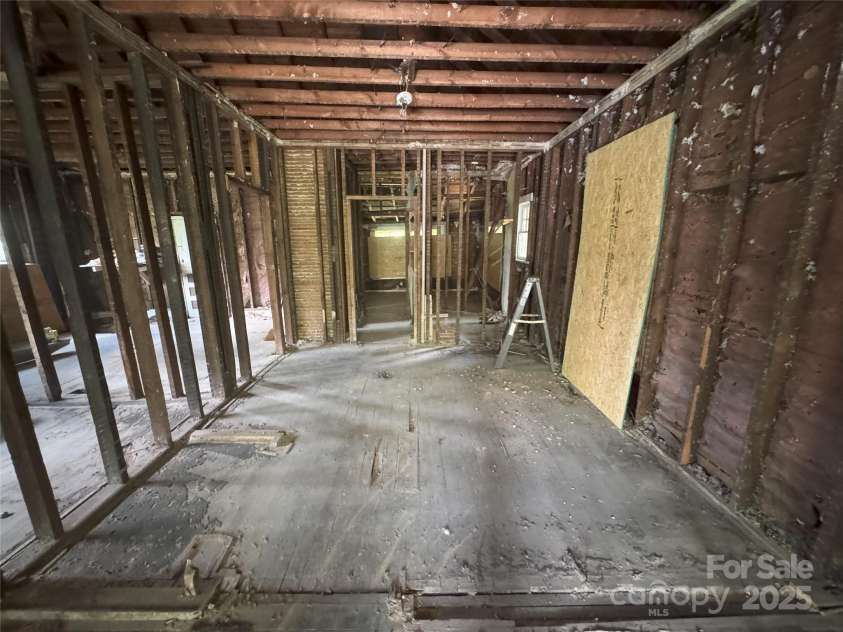 21 Allen Street, Asheville, NC 28806.  MLS# CAR4273294, YatesRealty ID 26822. 