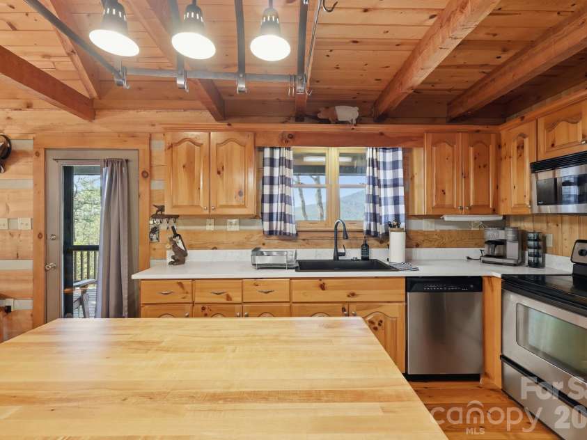 165 Little Boulder Lane, Seven Devils, NC 28604.  MLS# CAR4380097, YatesRealty ID 26823. 