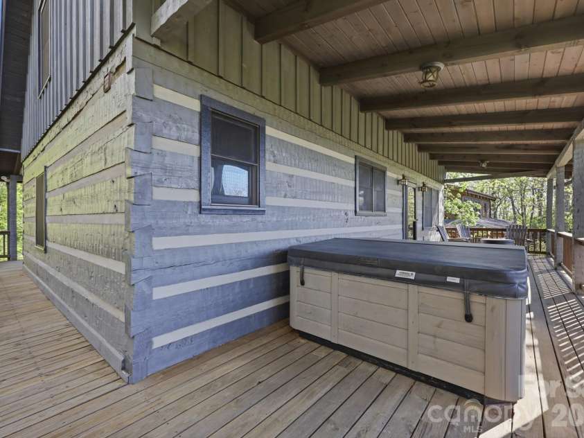 165 Little Boulder Lane, Seven Devils, NC 28604.  MLS# CAR4380097, YatesRealty ID 26823. 