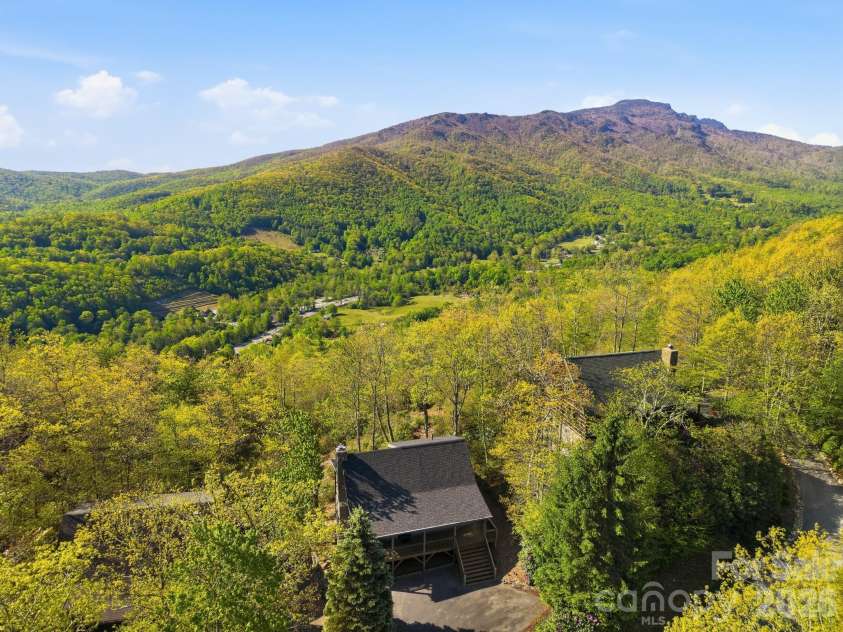 165 Little Boulder Lane, Seven Devils, NC 28604.  MLS# CAR4380097, YatesRealty ID 26823. 