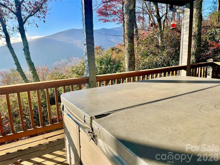 165 Little Boulder Lane, Seven Devils, NC 28604.  MLS# CAR4380097, YatesRealty ID 26823. 