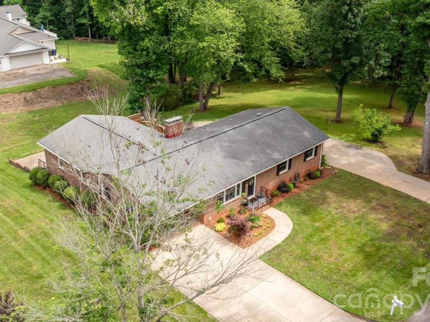 3301 Windsor Place, Statesville, NC 28625.  MLS# CAR4373743, YatesRealty ID 26824. 