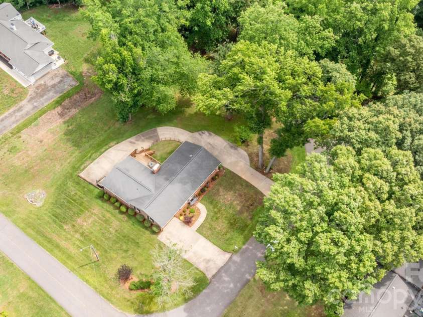 3301 Windsor Place, Statesville, NC 28625.  MLS# CAR4373743, YatesRealty ID 26824. 