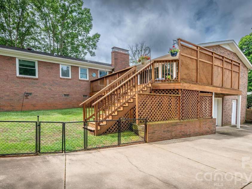 3301 Windsor Place, Statesville, NC 28625.  MLS# CAR4373743, YatesRealty ID 26824. Fenced yard