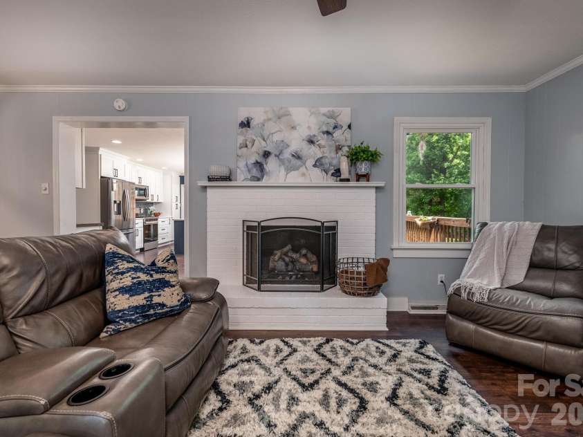 3301 Windsor Place, Statesville, NC 28625.  MLS# CAR4373743, YatesRealty ID 26824. Gas FP