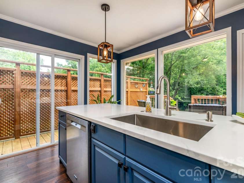 3301 Windsor Place, Statesville, NC 28625.  MLS# CAR4373743, YatesRealty ID 26824. Natural light galore!