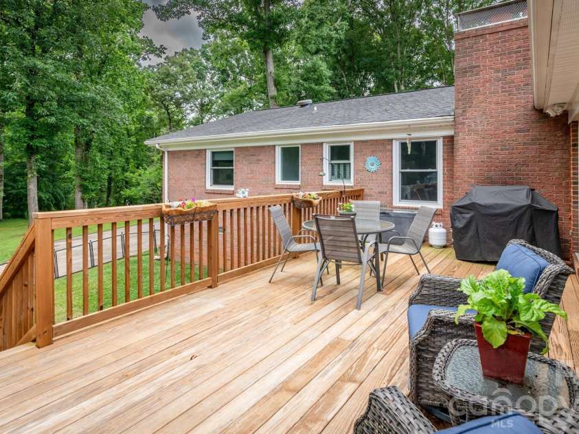 3301 Windsor Place, Statesville, NC 28625.  MLS# CAR4373743, YatesRealty ID 26824. Perfect for entertaining