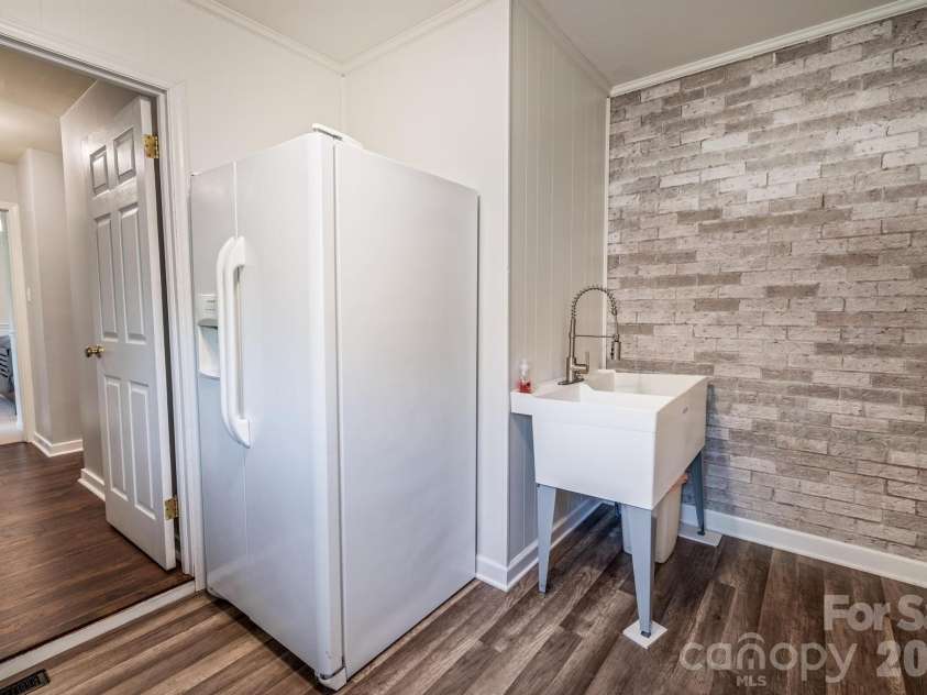 3301 Windsor Place, Statesville, NC 28625.  MLS# CAR4373743, YatesRealty ID 26824. Utility room