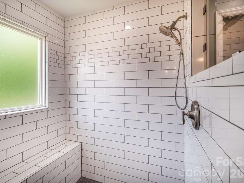 3301 Windsor Place, Statesville, NC 28625.  MLS# CAR4373743, YatesRealty ID 26824. Walk-in shower