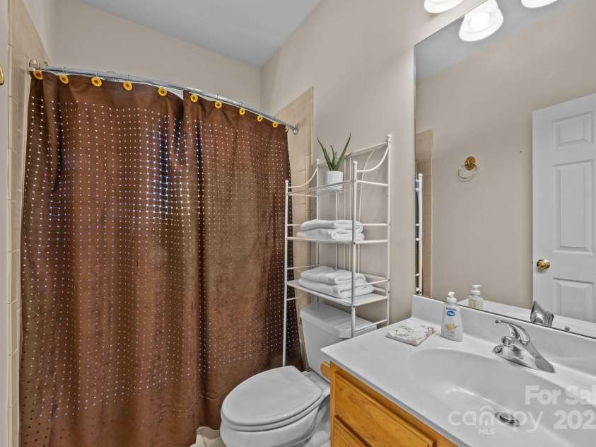 612 Vista Falls Road, Mills River, NC 28759.  MLS# CAR4220957, YatesRealty ID 26824. Hallway Bathroom