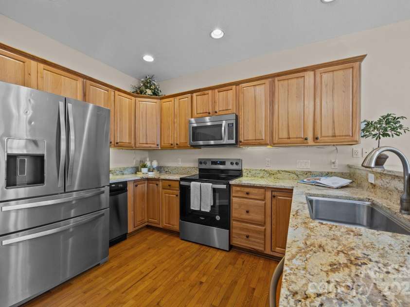 612 Vista Falls Road, Mills River, NC 28759.  MLS# CAR4220957, YatesRealty ID 26824. Kitchen