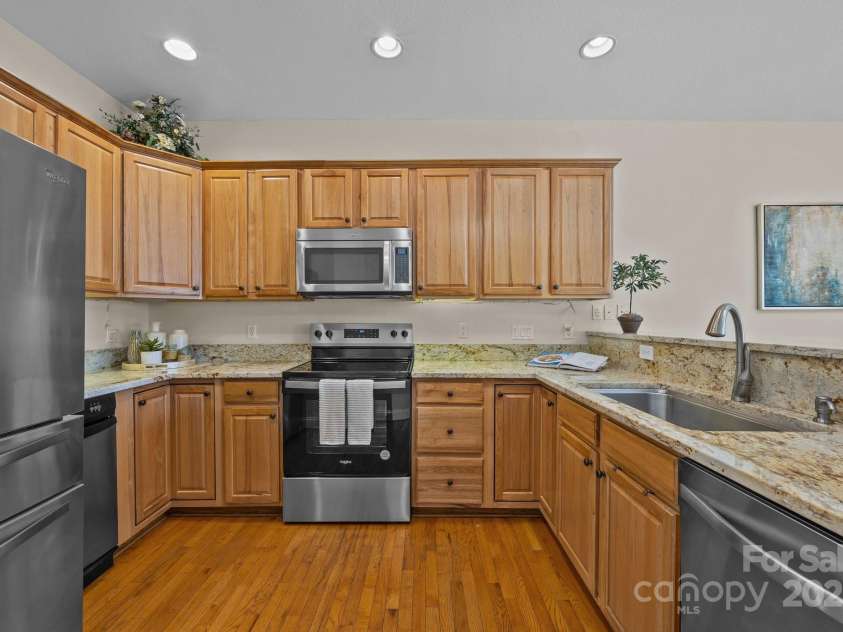 612 Vista Falls Road, Mills River, NC 28759.  MLS# CAR4220957, YatesRealty ID 26824. Kitchen