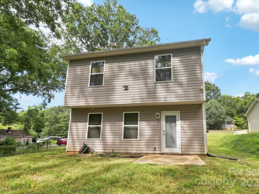 100 Gregory Street, Lancaster, SC 29720.  MLS# CAR4282892, YatesRealty ID 26827. 