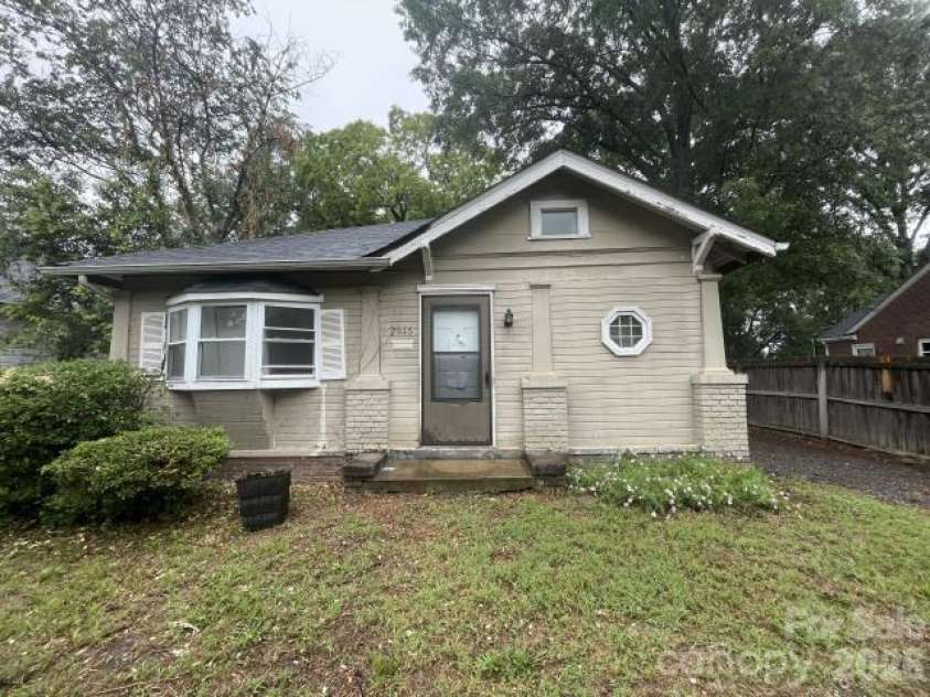 2616 Holton Avenue, Charlotte, NC 28208.  MLS# CAR4387583, YatesRealty ID 26827. 