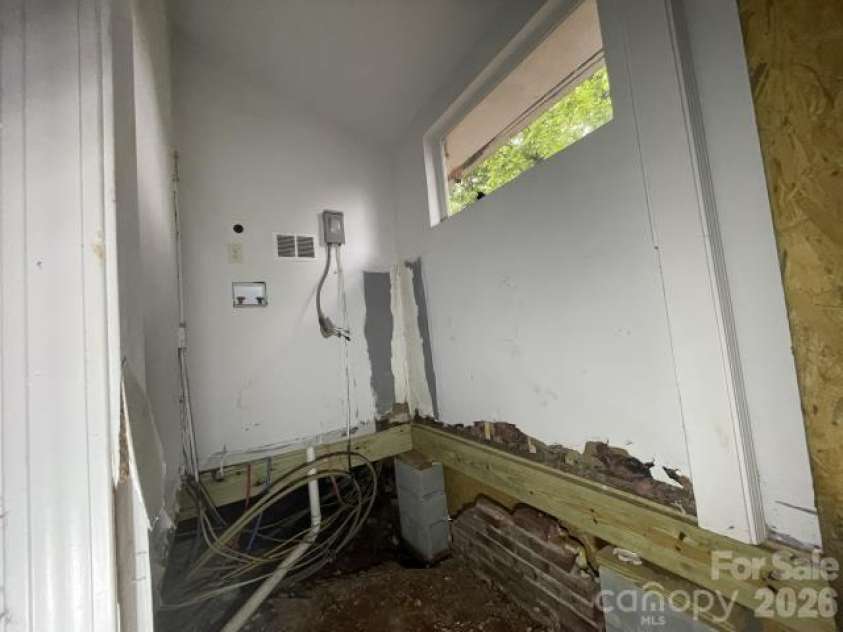 2616 Holton Avenue, Charlotte, NC 28208.  MLS# CAR4387583, YatesRealty ID 26827. 