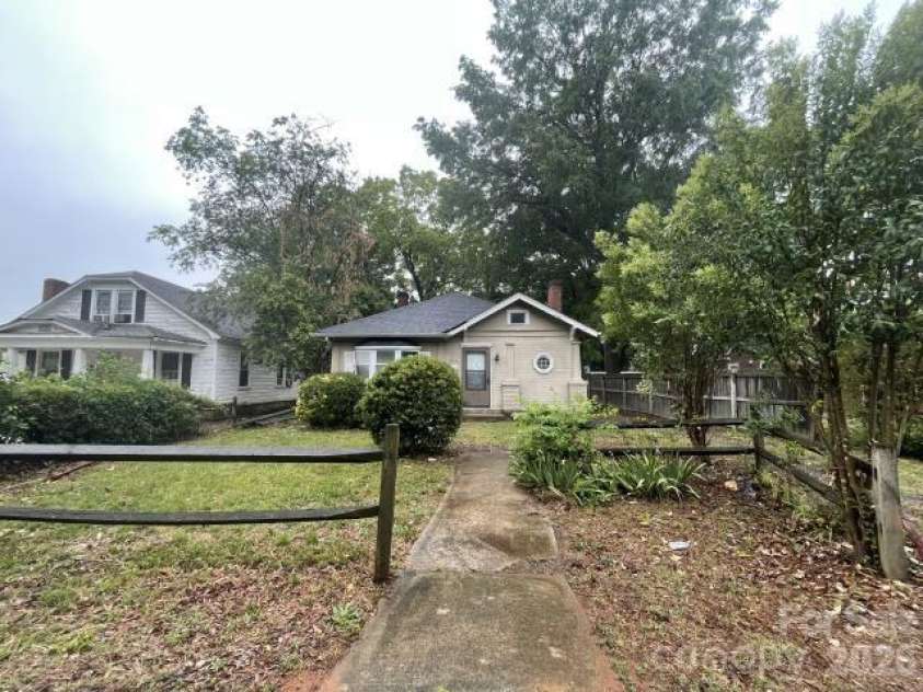 2616 Holton Avenue, Charlotte, NC 28208.  MLS# CAR4387583, YatesRealty ID 26827. 
