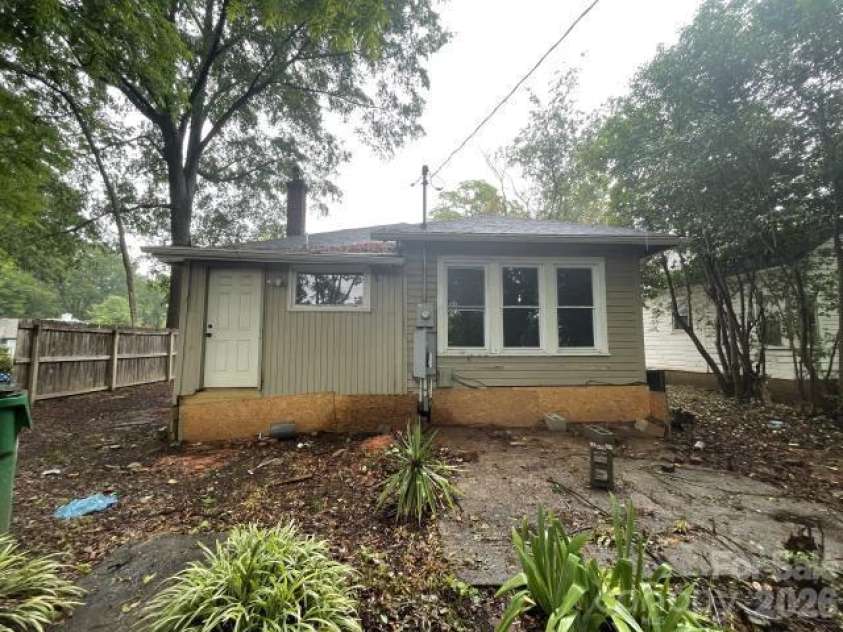 2616 Holton Avenue, Charlotte, NC 28208.  MLS# CAR4387583, YatesRealty ID 26827. 