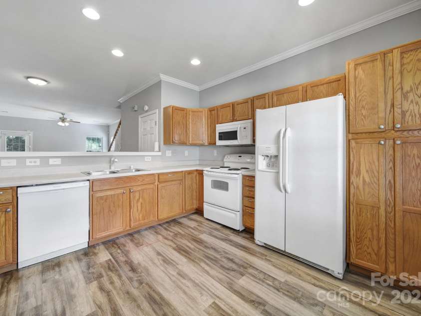 13719 Singleleaf Lane, Charlotte, NC 28278.  MLS# CAR4283132, YatesRealty ID 26828. 