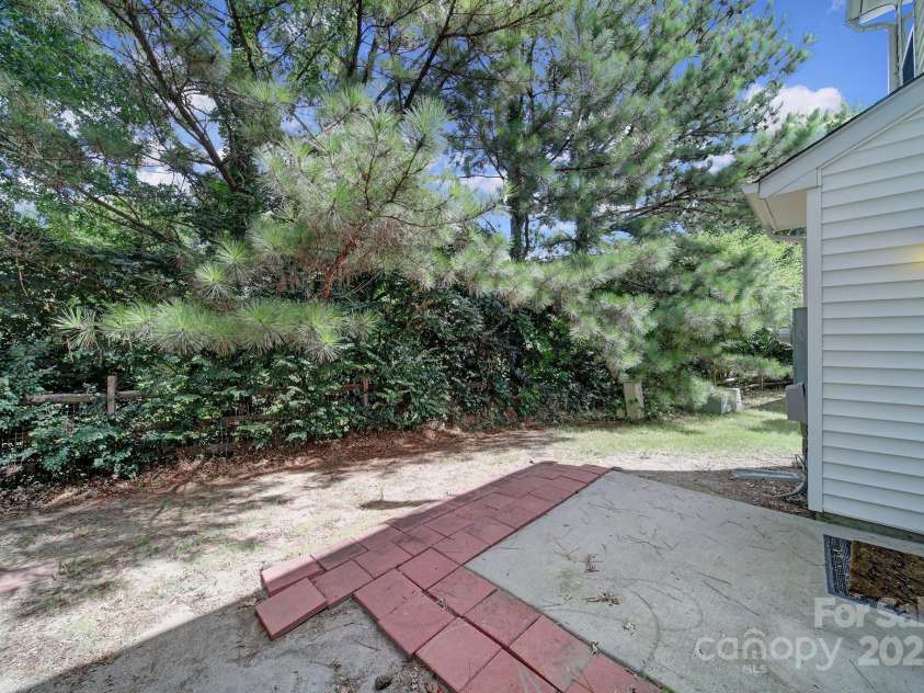 13719 Singleleaf Lane, Charlotte, NC 28278.  MLS# CAR4283132, YatesRealty ID 26828. 