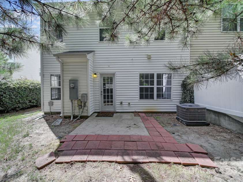 13719 Singleleaf Lane, Charlotte, NC 28278.  MLS# CAR4283132, YatesRealty ID 26828. 