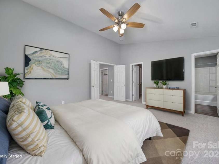 13719 Singleleaf Lane, Charlotte, NC 28278.  MLS# CAR4283132, YatesRealty ID 26828. 