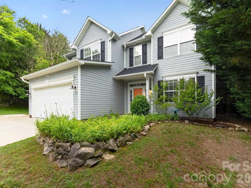 11 Peppermill Drive, Asheville, NC 28804.  MLS# CAR4386908, YatesRealty ID 26829. 11 Peppermill Dr