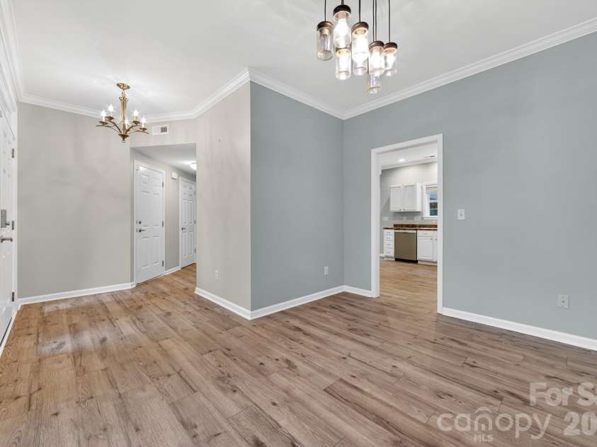 11 Peppermill Drive, Asheville, NC 28804.  MLS# CAR4386908, YatesRealty ID 26829. Dining View 1