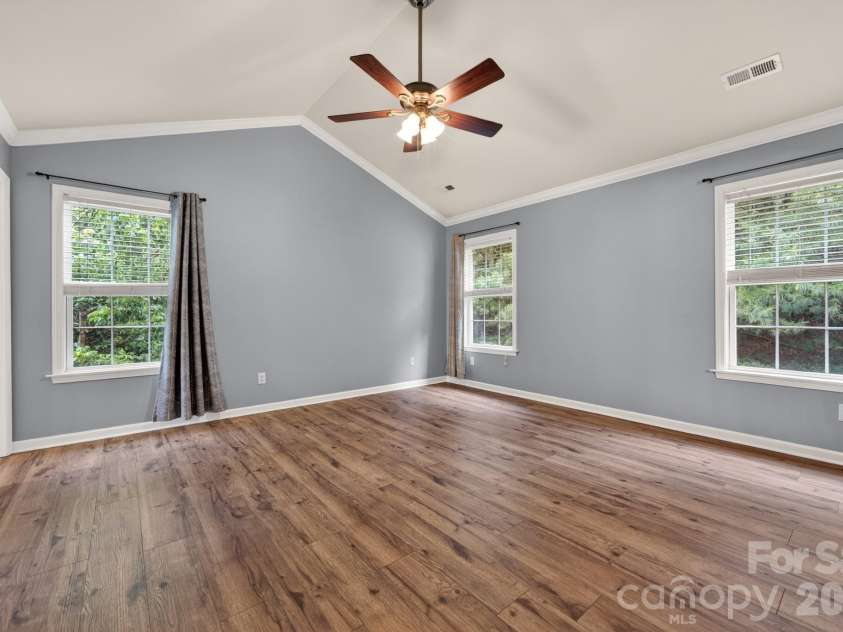 11 Peppermill Drive, Asheville, NC 28804.  MLS# CAR4386908, YatesRealty ID 26829. Primary View 3
