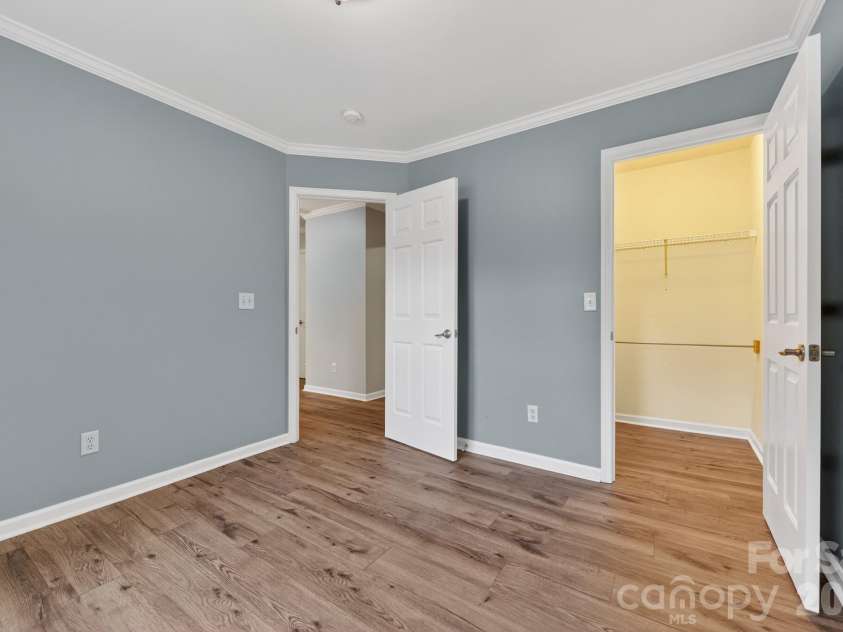 11 Peppermill Drive, Asheville, NC 28804.  MLS# CAR4386908, YatesRealty ID 26829. Primary View 4