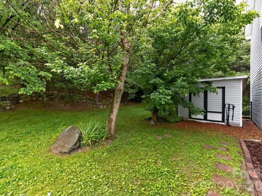 11 Peppermill Drive, Asheville, NC 28804.  MLS# CAR4386908, YatesRealty ID 26829. Shaded Side Yard