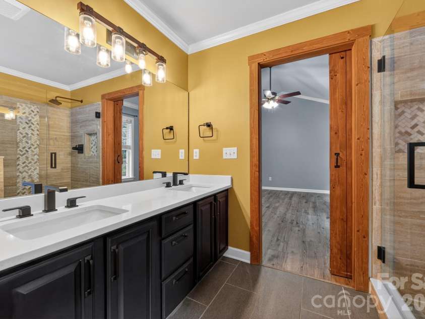 11 Peppermill Drive, Asheville, NC 28804.  MLS# CAR4386908, YatesRealty ID 26829. Totally Renovated Primary Bath