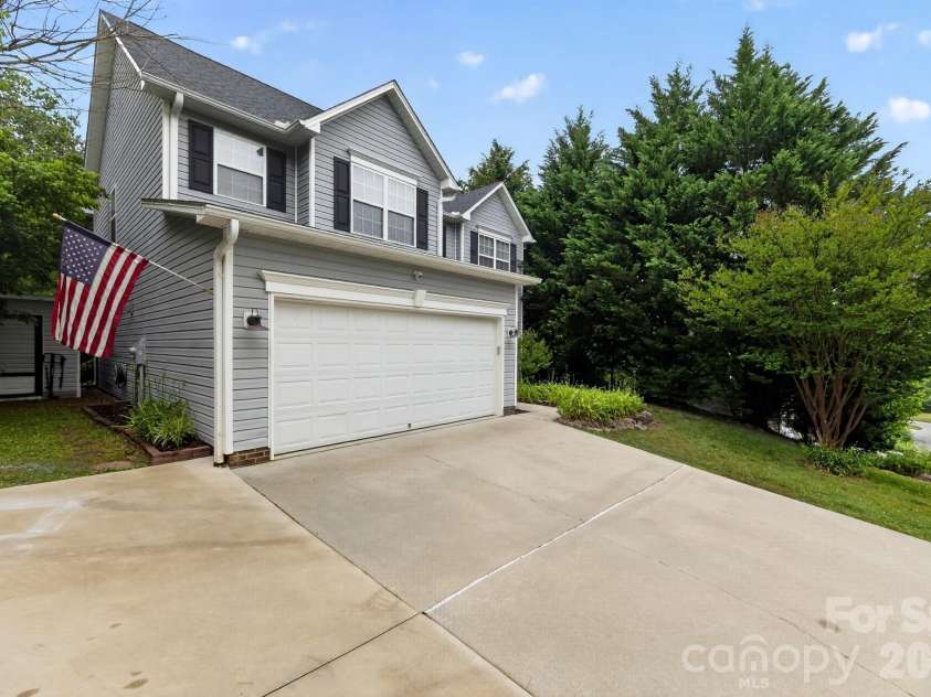 11 Peppermill Drive, Asheville, NC 28804.  MLS# CAR4386908, YatesRealty ID 26829. Two-Car Garage