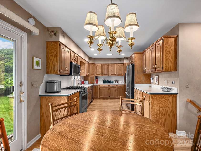 30 Beaumont Drive, Hendersonville, NC 28739.  MLS# CAR4282917, YatesRealty ID 26829. 10'2