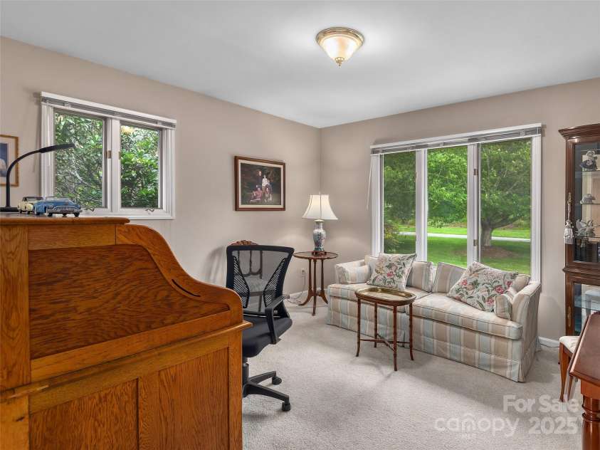 30 Beaumont Drive, Hendersonville, NC 28739.  MLS# CAR4282917, YatesRealty ID 26829. 12'5