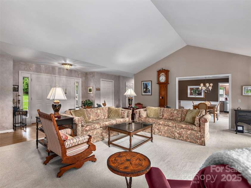 30 Beaumont Drive, Hendersonville, NC 28739.  MLS# CAR4282917, YatesRealty ID 26829. 22'11