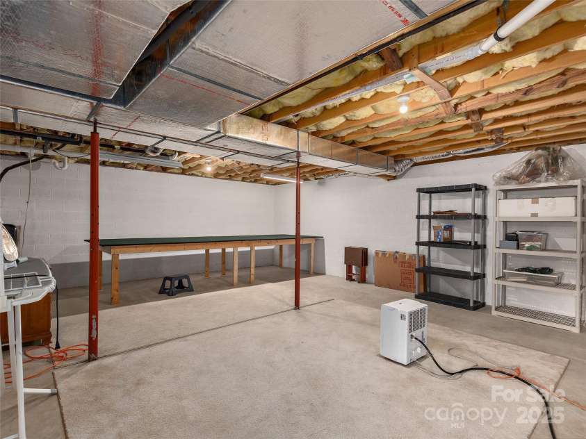 30 Beaumont Drive, Hendersonville, NC 28739.  MLS# CAR4282917, YatesRealty ID 26829. 24'8