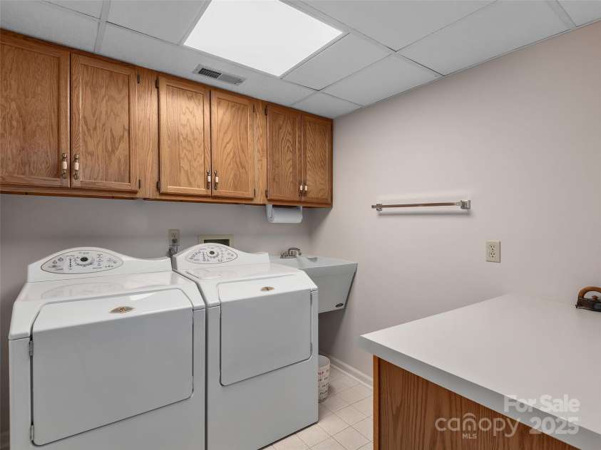 30 Beaumont Drive, Hendersonville, NC 28739.  MLS# CAR4282917, YatesRealty ID 26829. 7'5