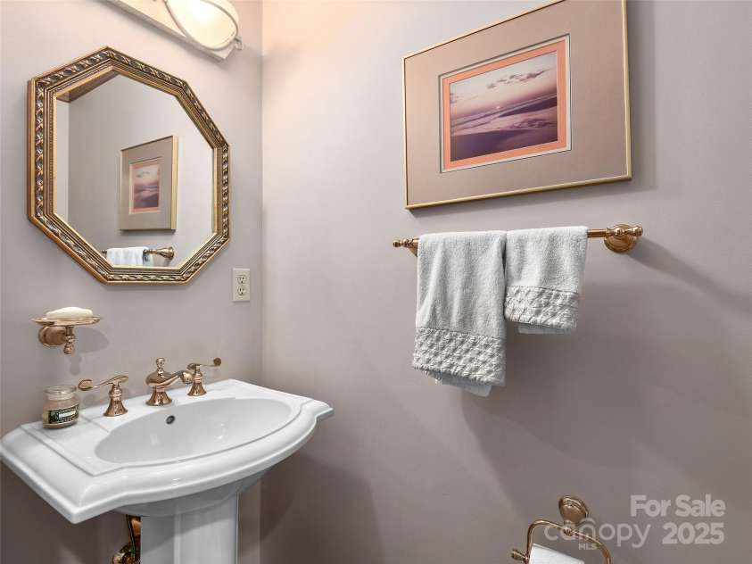 30 Beaumont Drive, Hendersonville, NC 28739.  MLS# CAR4282917, YatesRealty ID 26829. Half Bathroom