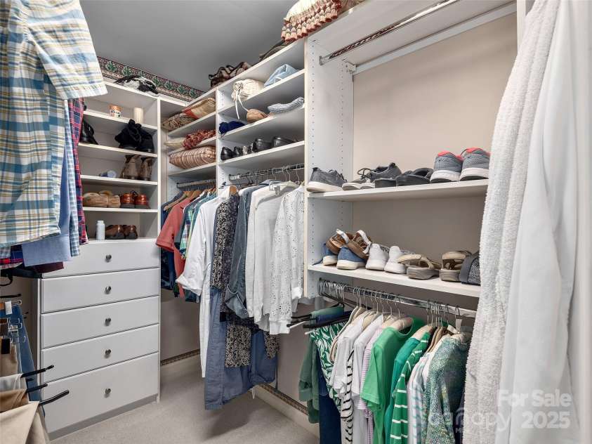 30 Beaumont Drive, Hendersonville, NC 28739.  MLS# CAR4282917, YatesRealty ID 26829. Walk-in closet