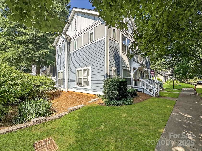 451 Worthington Avenue, Charlotte, NC 28203.  MLS# CAR4282584, YatesRealty ID 26830. 