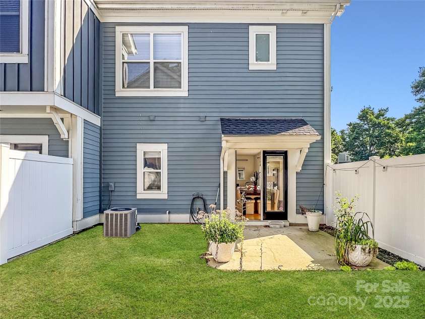 451 Worthington Avenue, Charlotte, NC 28203.  MLS# CAR4282584, YatesRealty ID 26830. 