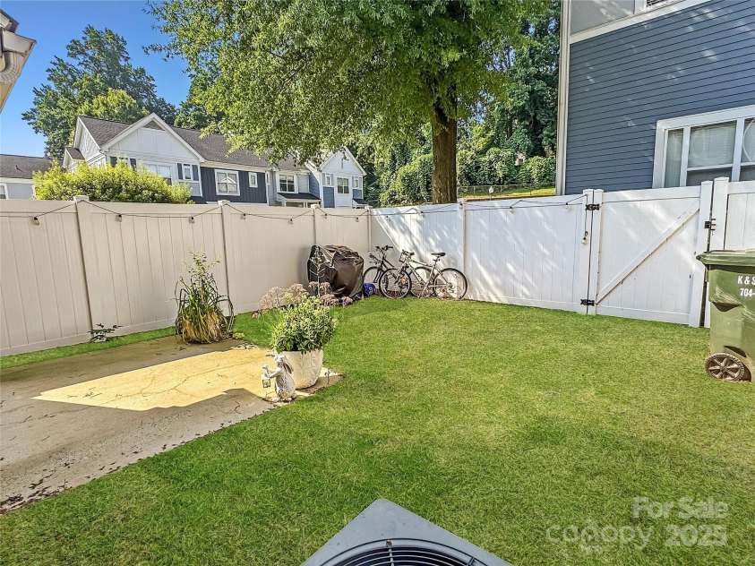 451 Worthington Avenue, Charlotte, NC 28203.  MLS# CAR4282584, YatesRealty ID 26830. 