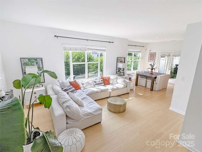 451 Worthington Avenue, Charlotte, NC 28203.  MLS# CAR4282584, YatesRealty ID 26830. 